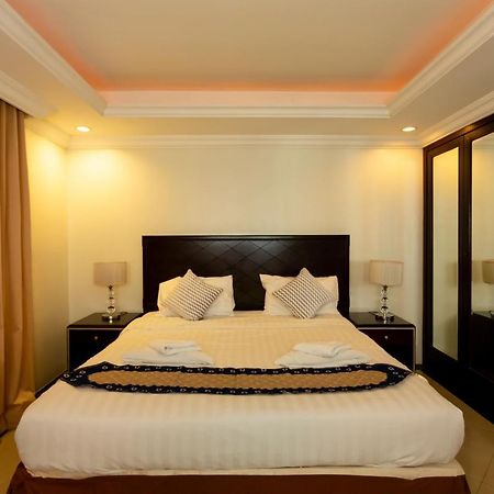 Ivory Palace Hotel Pattaya Bagian luar foto