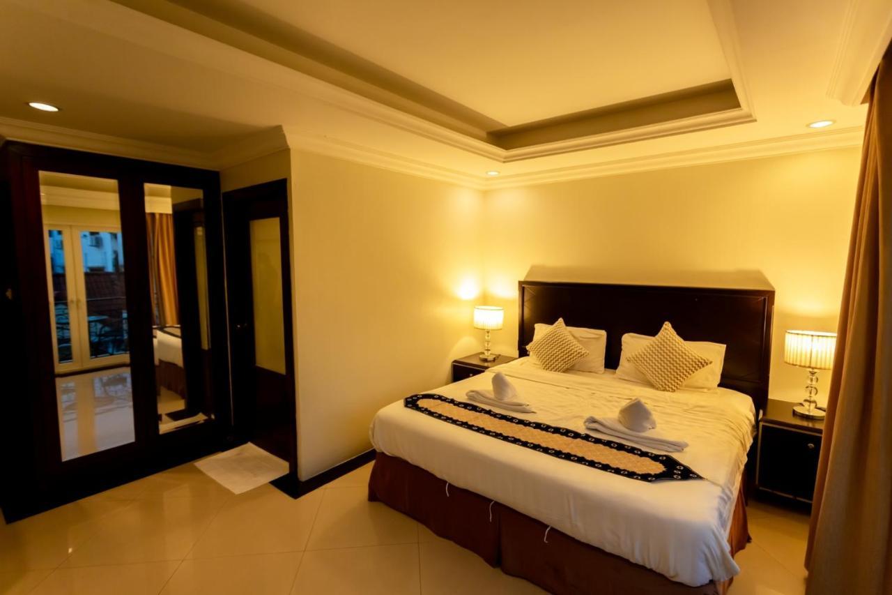 Ivory Palace Hotel Pattaya Bagian luar foto