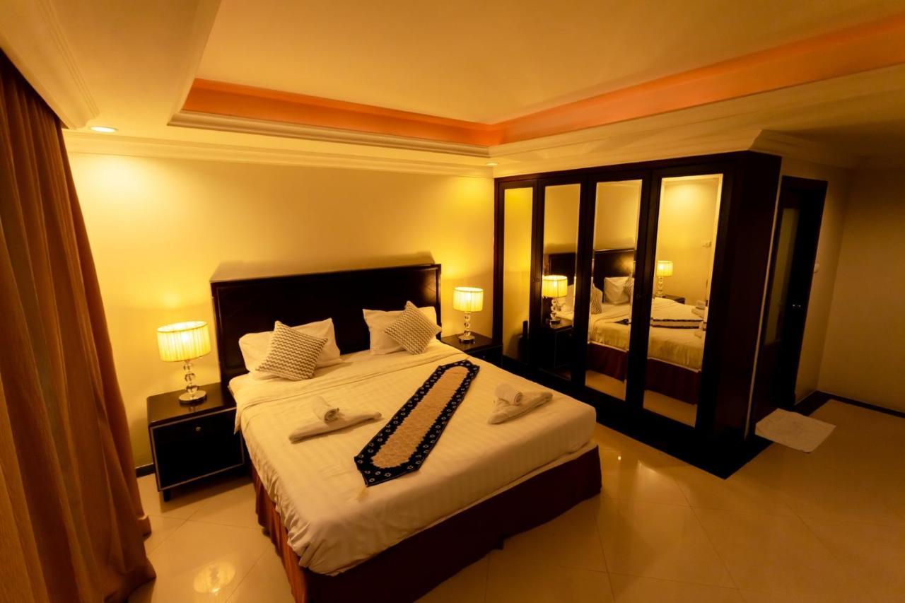 Ivory Palace Hotel Pattaya Bagian luar foto