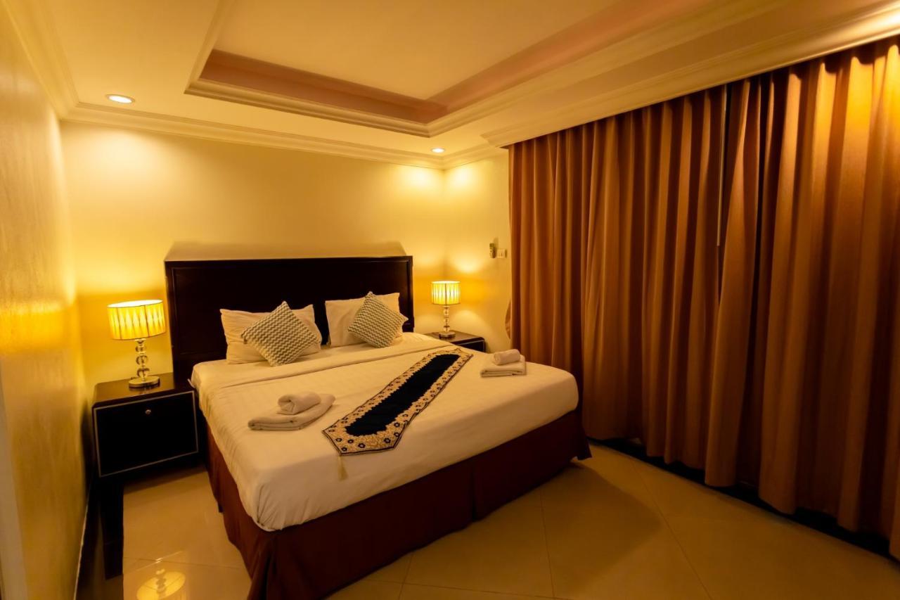 Ivory Palace Hotel Pattaya Bagian luar foto