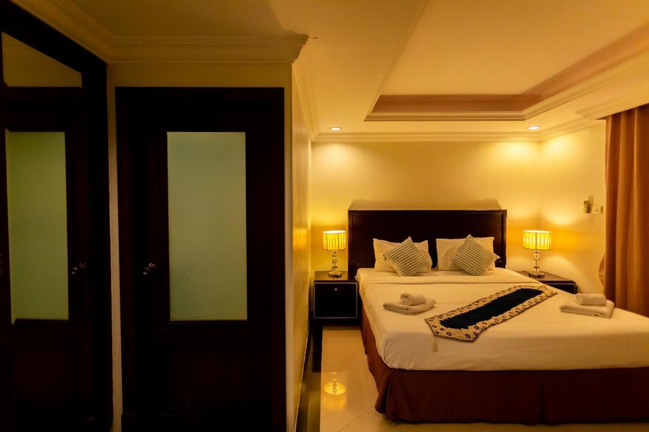 Ivory Palace Hotel Pattaya Bagian luar foto