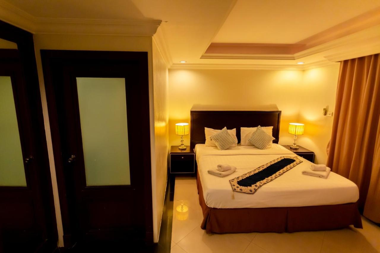 Ivory Palace Hotel Pattaya Bagian luar foto