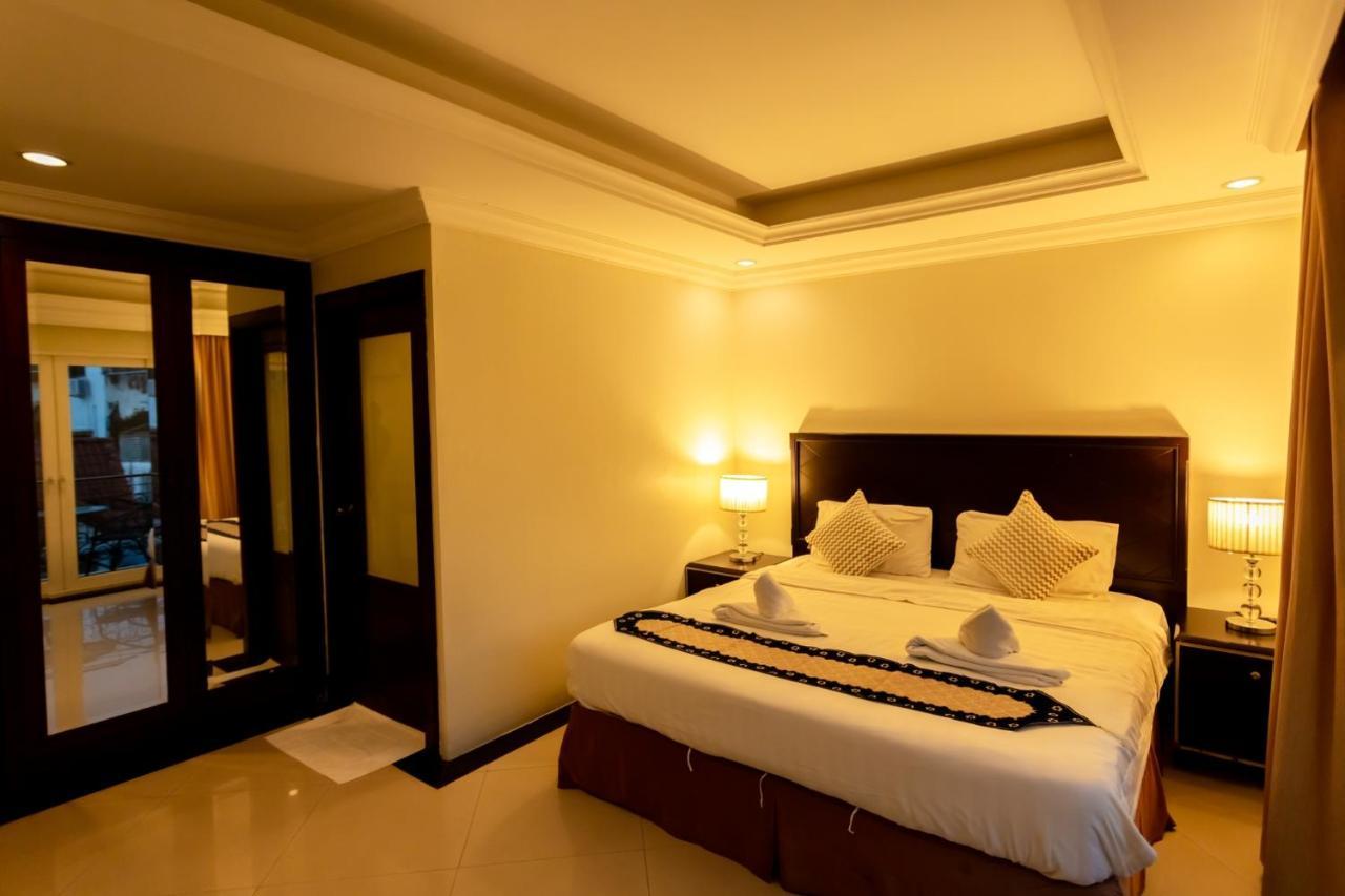 Ivory Palace Hotel Pattaya Bagian luar foto