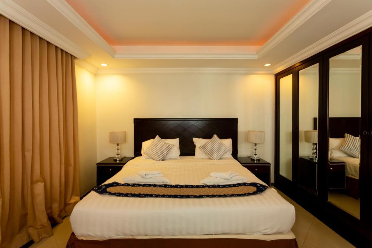 Ivory Palace Hotel Pattaya Bagian luar foto